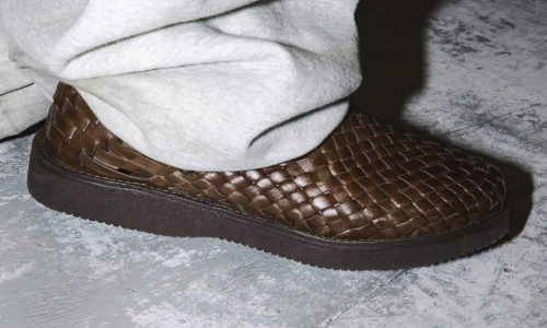 Supreme 与日本鞋履品牌 Yuketen 推出手工编织鞋款 Leo