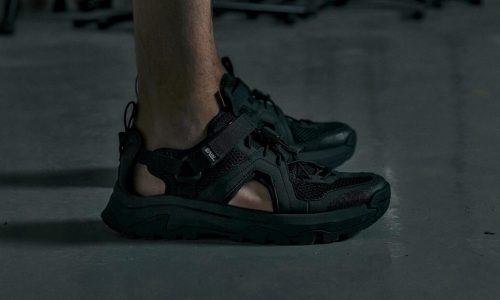 Teva 携手 N.HOOLYWOOD TPES 发布全新联名鞋款