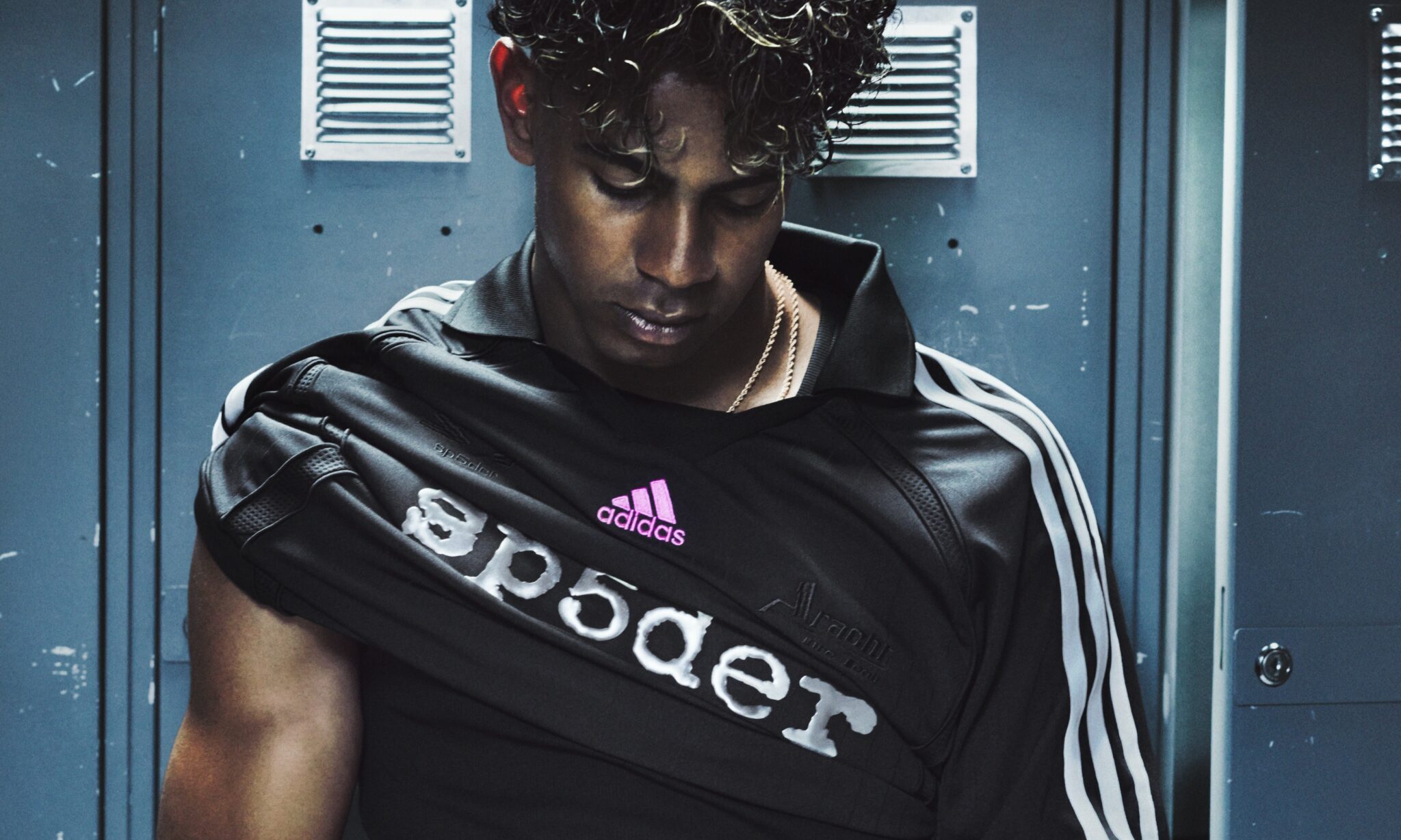 adidas Originals 携手 SP5DER 推出主题联名系列