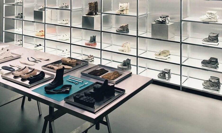 Moncler 携手 Rick Owens、fragment design 等品牌推出联名鞋款