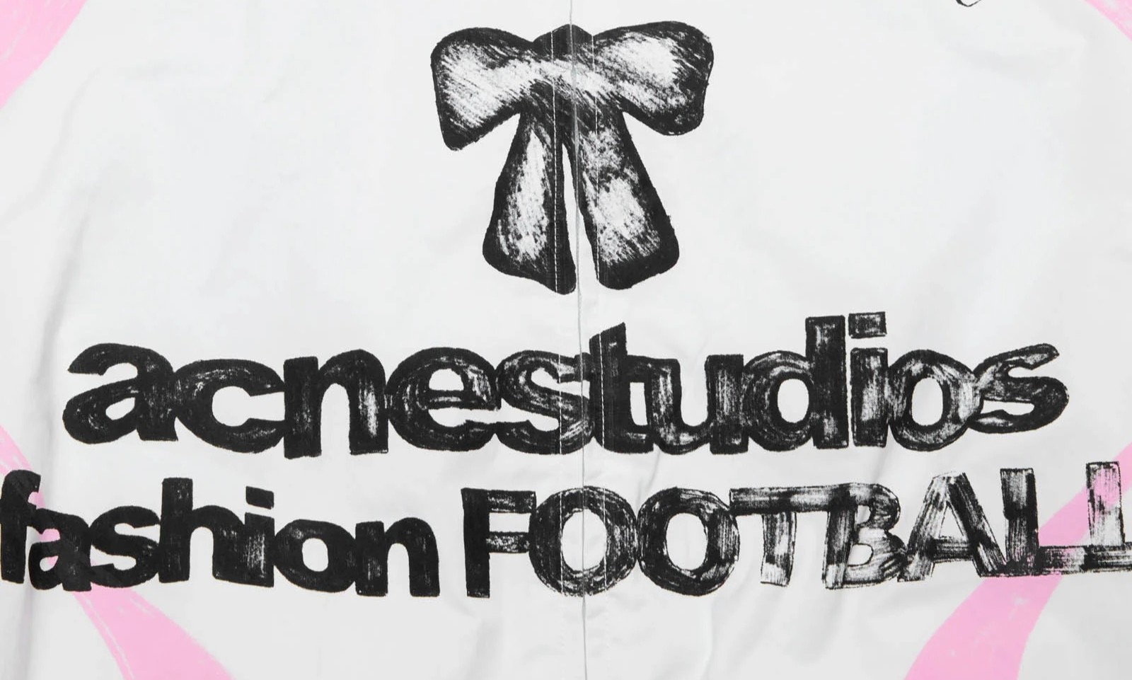 Acne Studios 推出足球主题胶囊系列