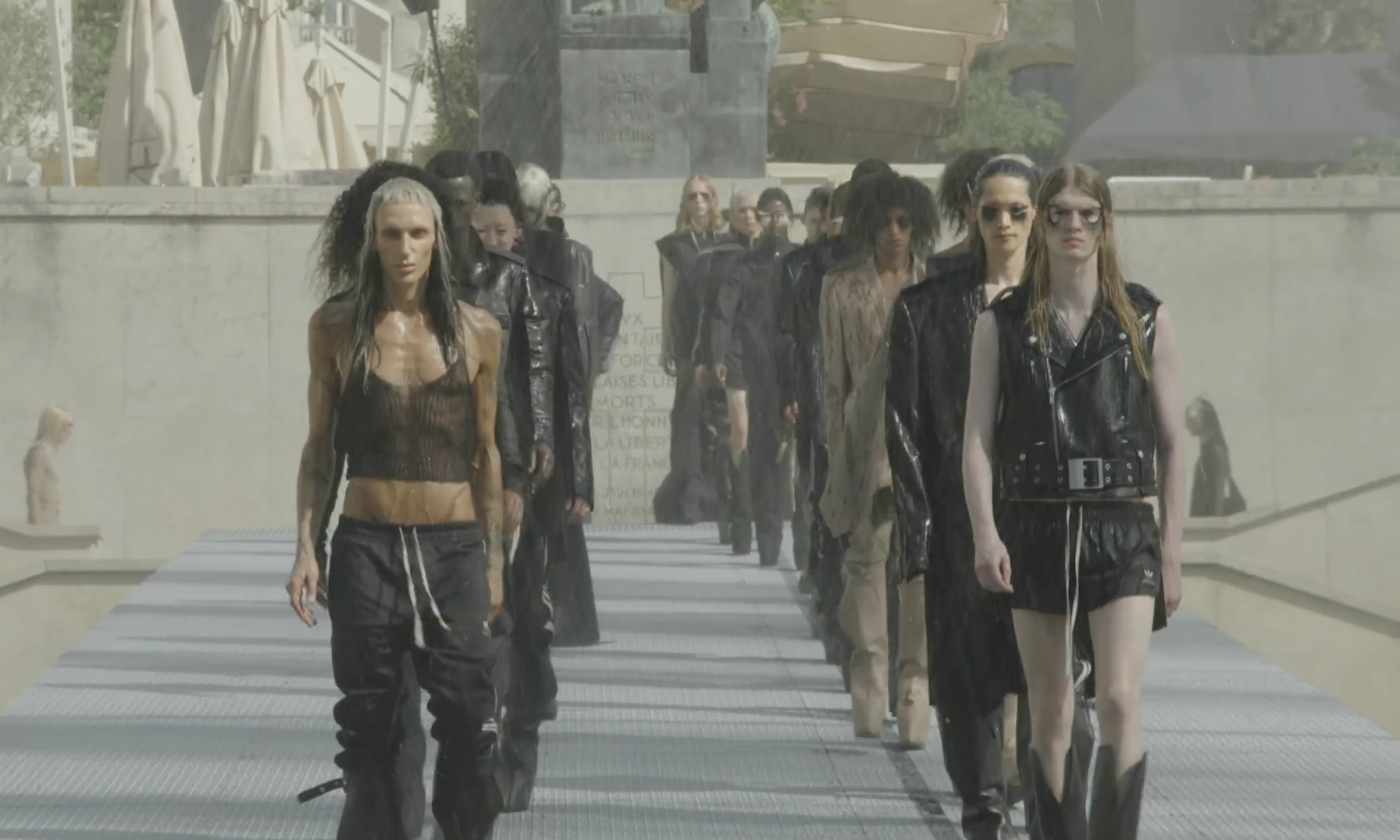 Rick Owens 发布 2027 春夏系列