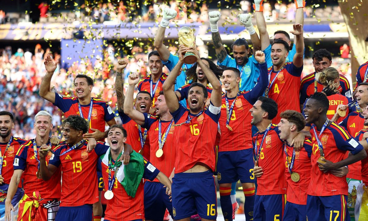 时隔十六年，西班牙再度夺得 FIFA 世界杯冠军