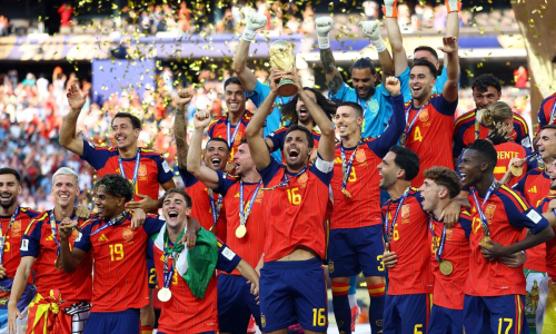 时隔十六年，西班牙再度夺得 FIFA 世界杯冠军