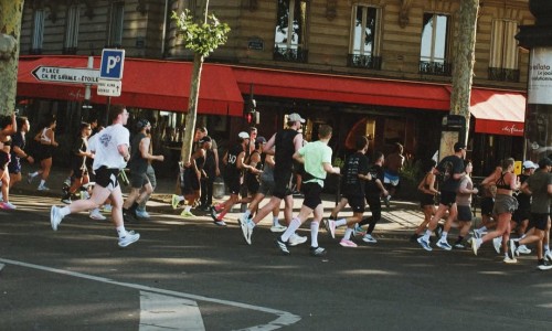 潮流品牌开始「跑起来」，Running Club 就是新流量密码？