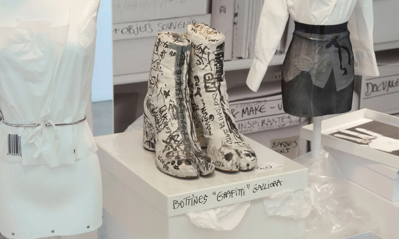 Martin Margiela 档案拍卖落槌，Tabi 以 36.4 万欧元创最高成交纪录