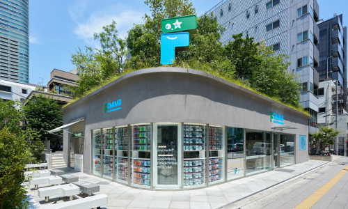 这家 NIGO® 打造的「全家便利店」，要排队才能进入？