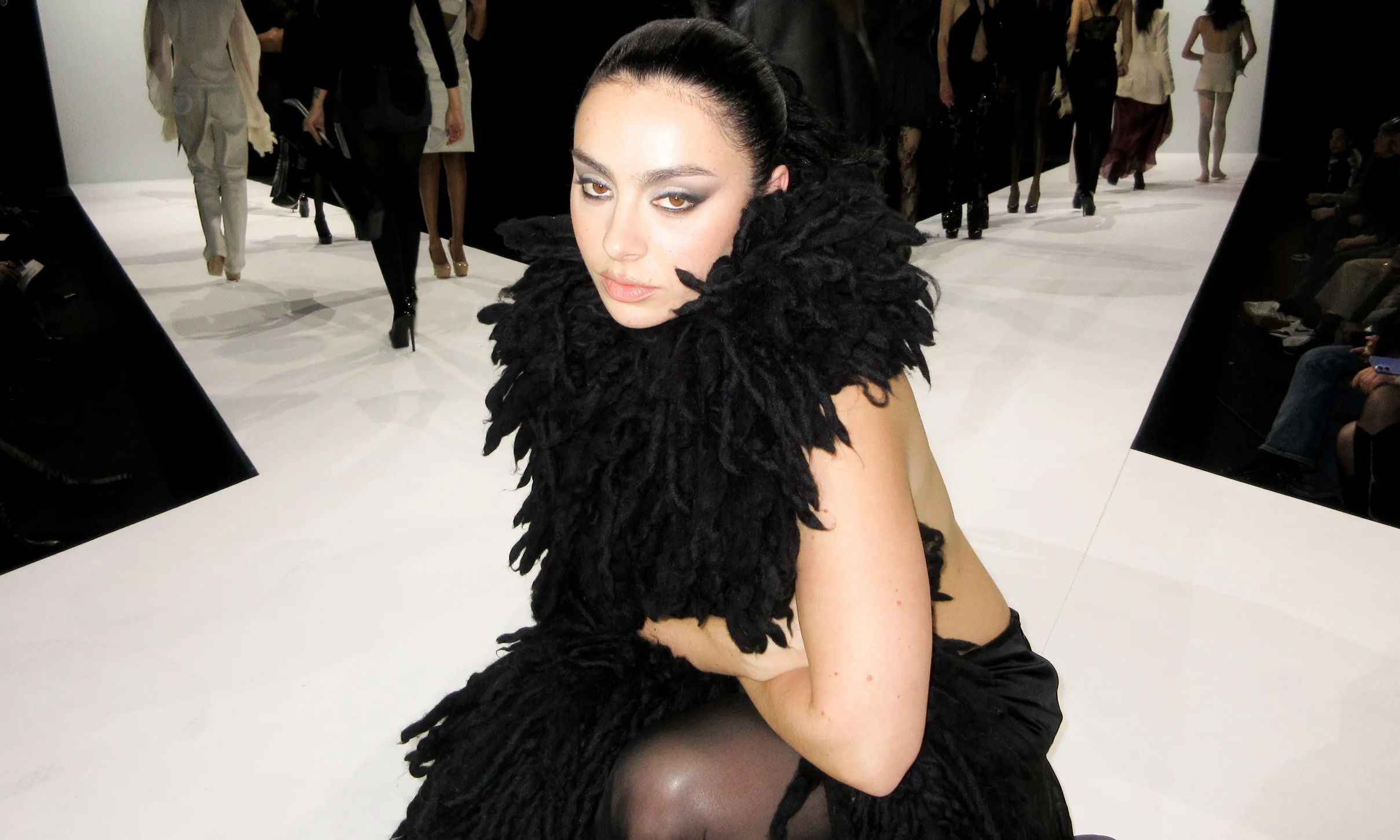 Charli XCX 新专辑令小众品牌获得了「高光时刻」？
