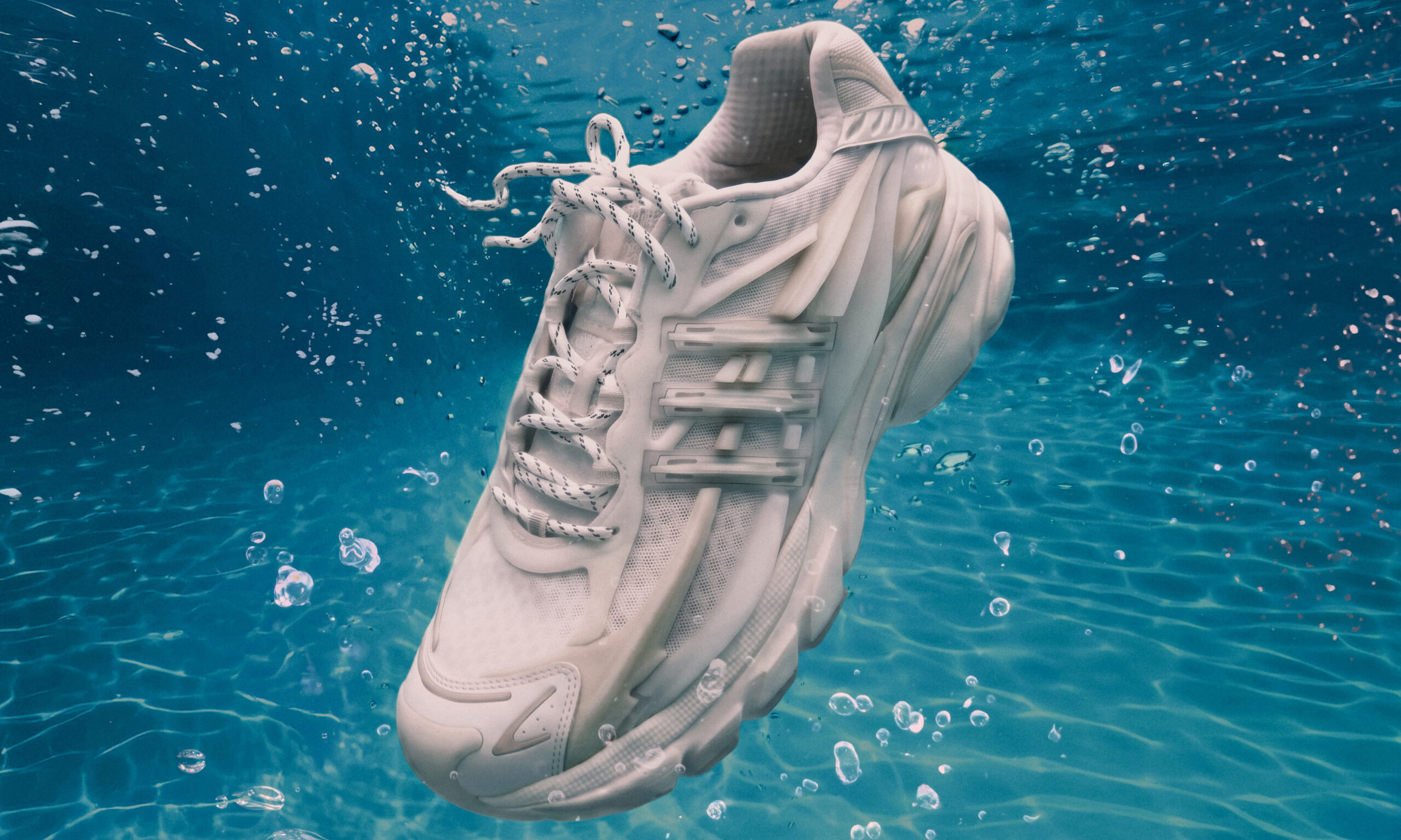 Pharrell Williams x adidas Adistar Jellyfish 推出新款「Triple White」