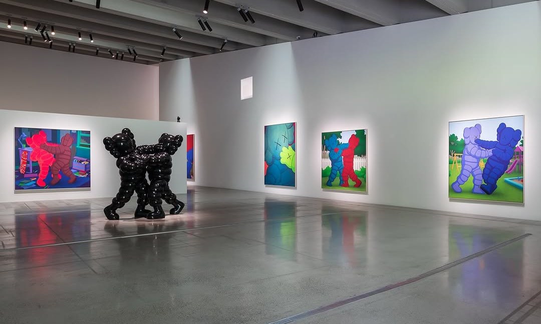 KAWS 韩国个展「FRIENDS AND NEIGHBORS」正式开幕