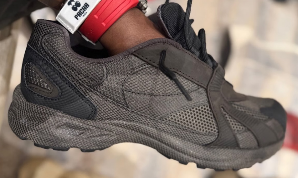Ye 率先曝光全新独立鞋款 Yeezy 800