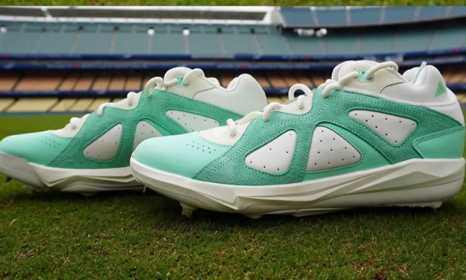 抢先预览 Bad Bunny x adidas BadBo 1.0「Mint Green」专属钉鞋