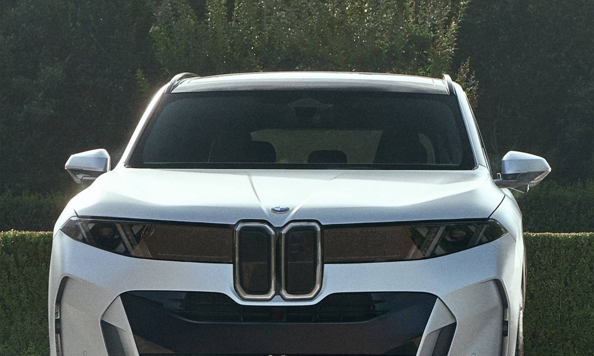 KITH 携手 BMW 打造初代与最新世代 X5 定制双车