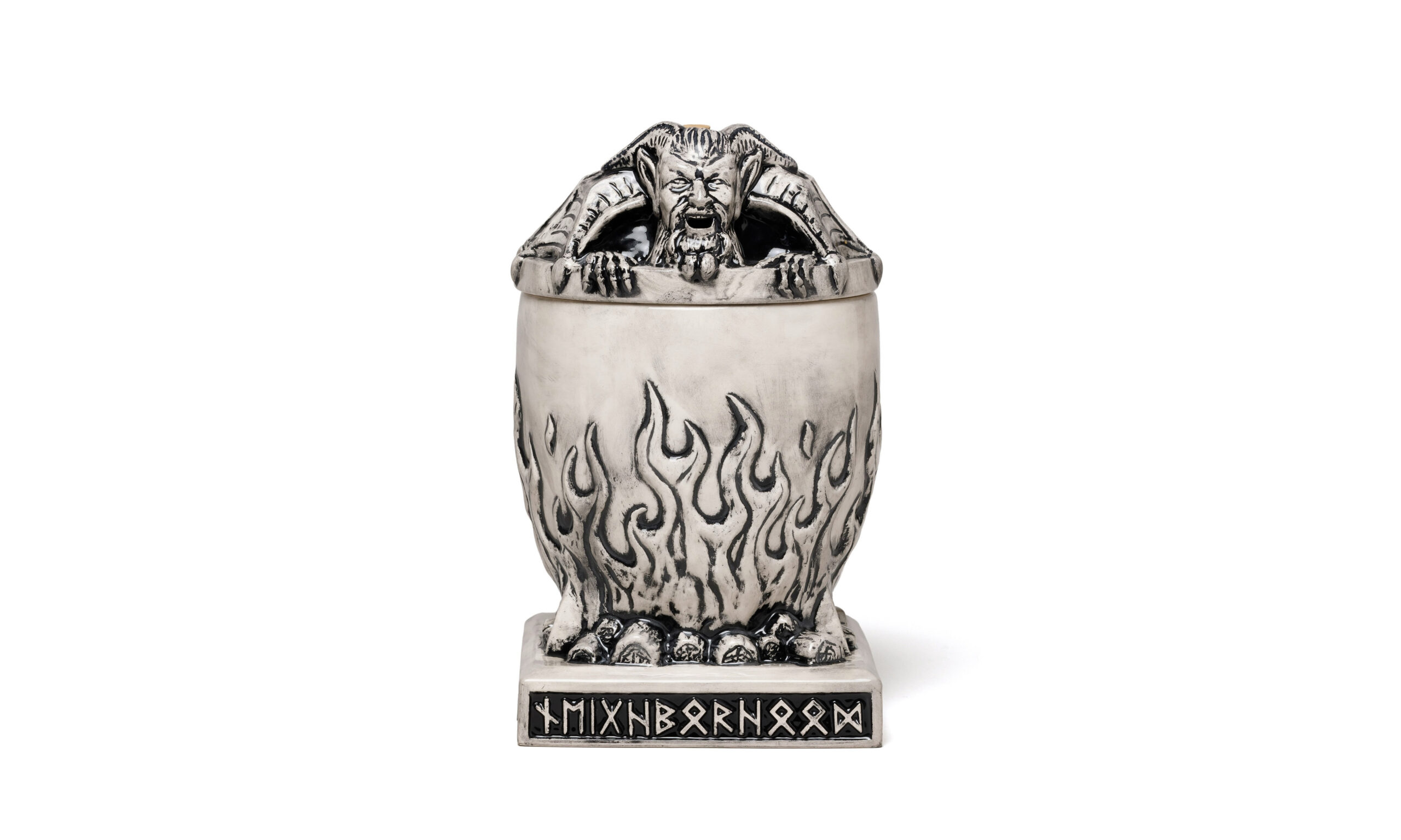 NEIGHBORHOOD 带来 2026 秋冬全新「Cauldron Incense Chamber」香炉摆件