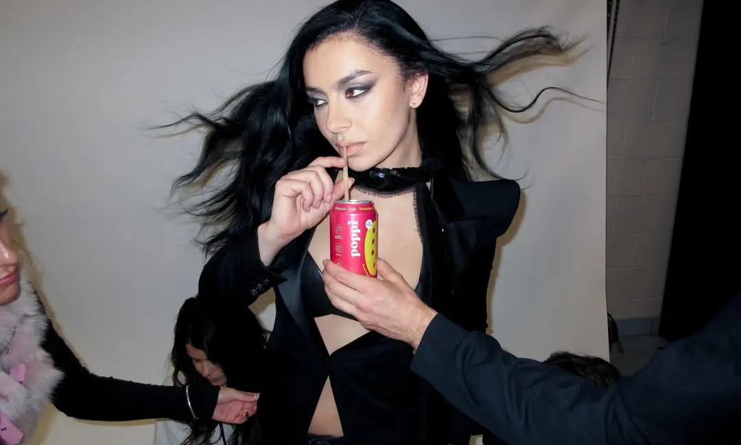 Charli XCX 新专辑《Music, Fashion, Film》首周空降 Billboard 200 第三,创个人生涯纪录
