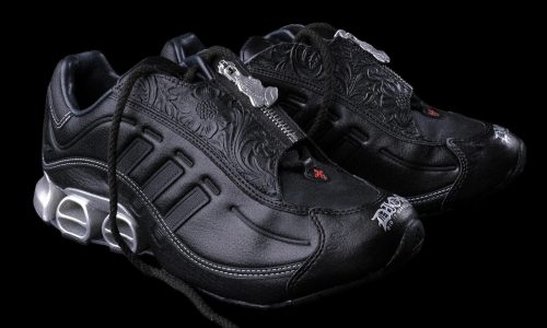 Dios x adidas Megaride 联名鞋款登场