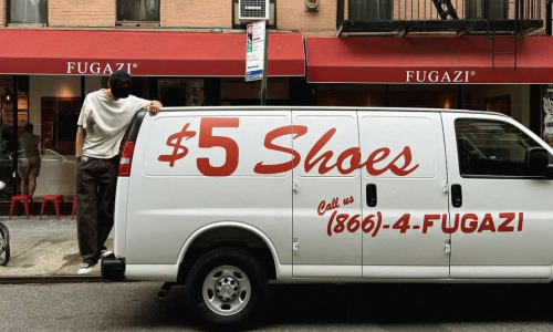 5 美元的「Vans 联名」鞋，Fugazi 把翻车玩成了爆款？