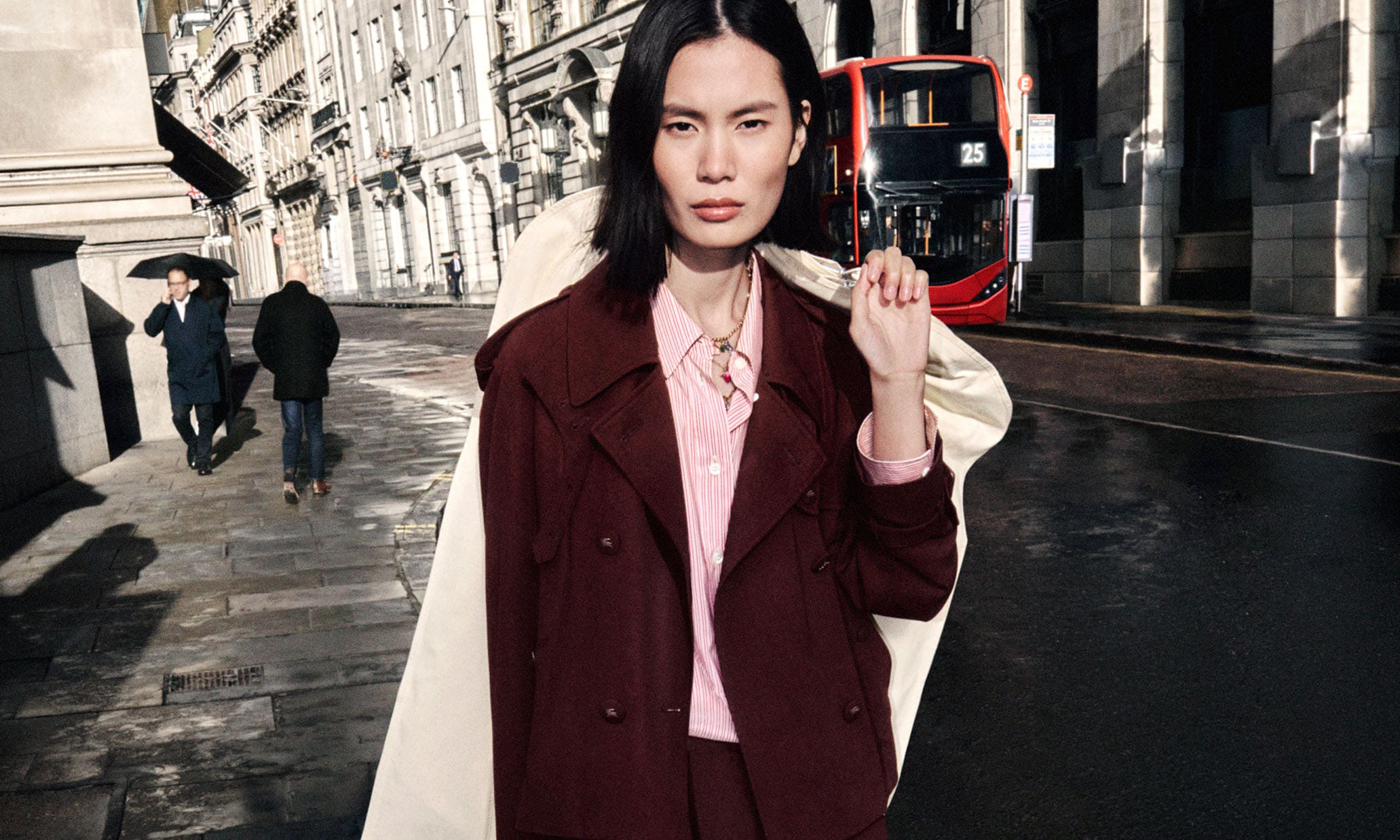 BURBERRY 发布 2026 秋季广告「Heads Back to the City」