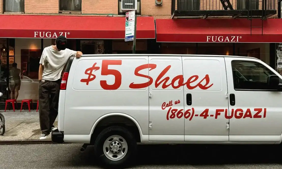 5 美元的「Vans 联名」鞋，Fugazi 把翻车玩成了爆款？