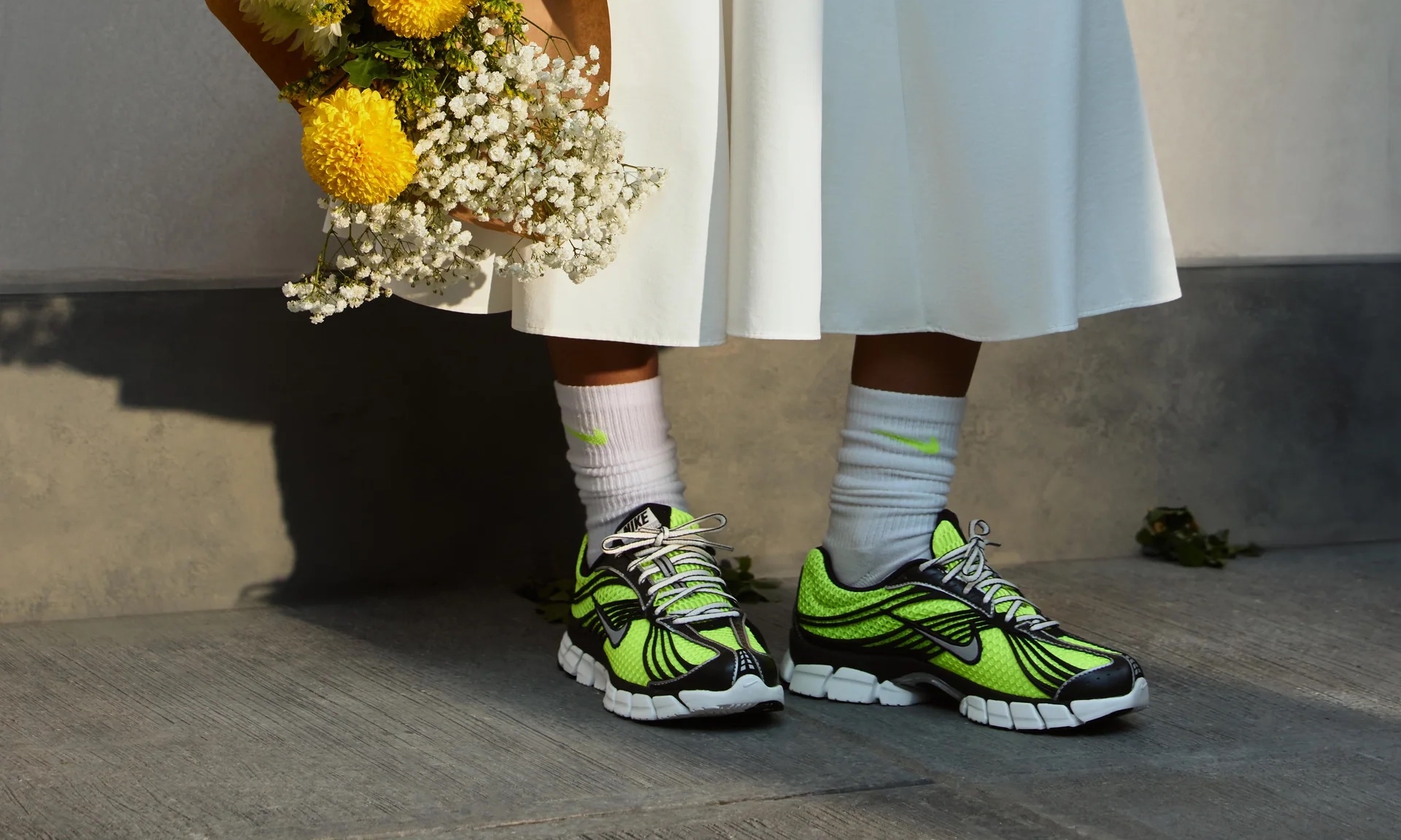 不靠联名、不靠明星，Nike 这双「冷门跑鞋」成为社媒和街拍主角？