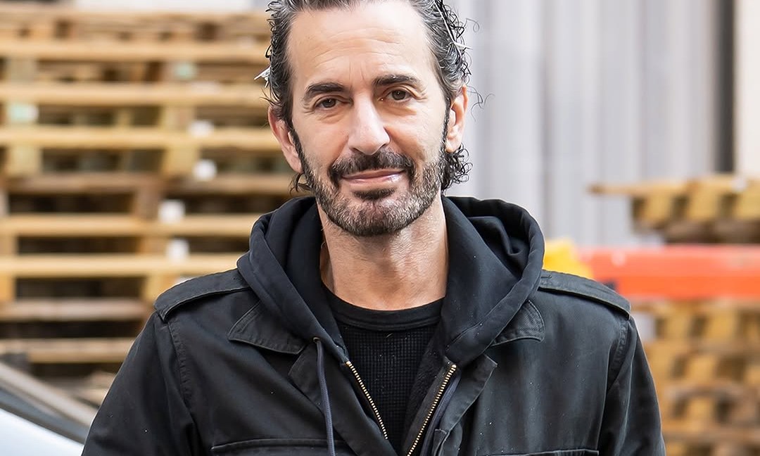 近 30 年 LVMH 生涯结束，Marc Jacobs 以 9.25 亿美元易主