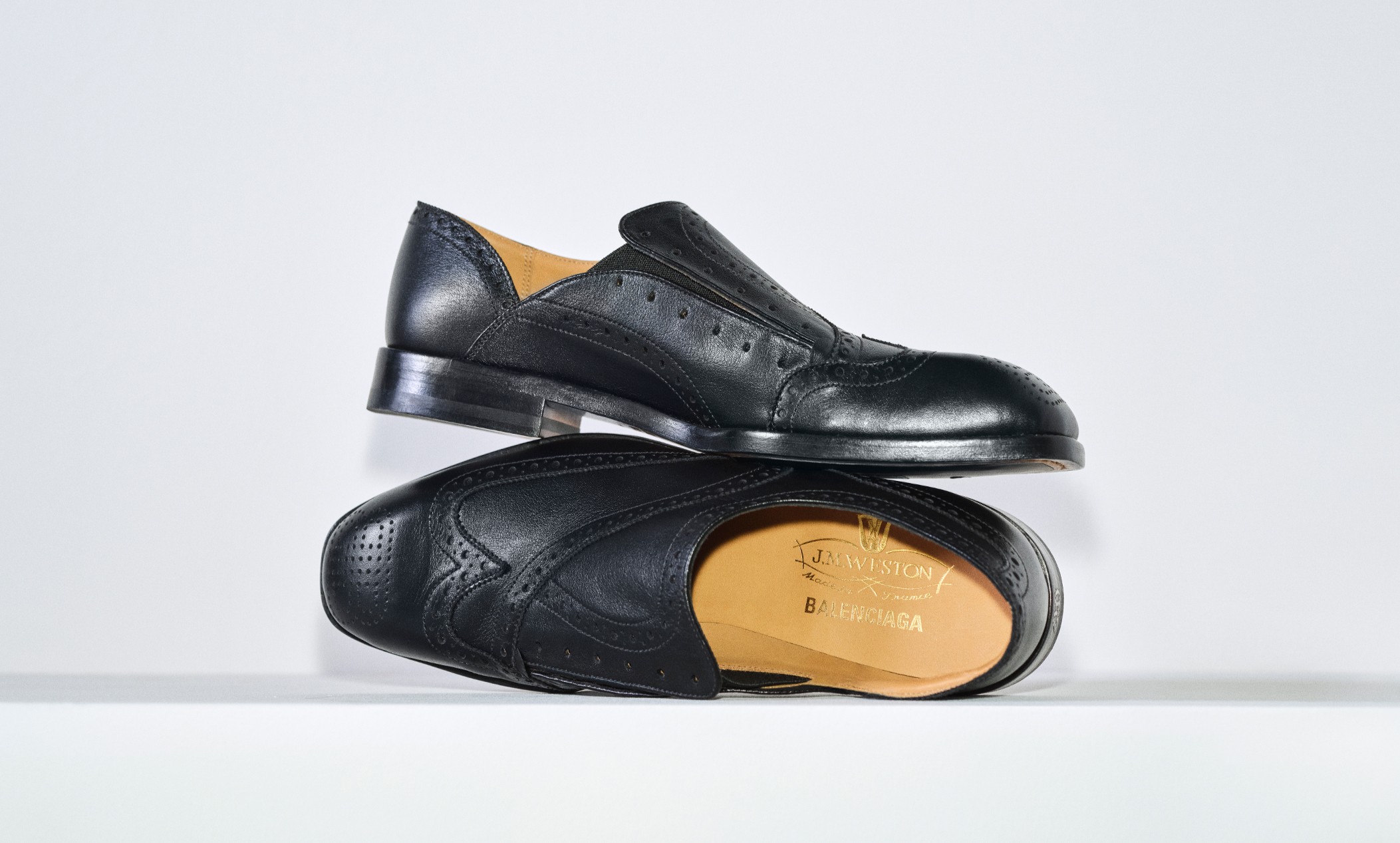 BALENCIAGA 携手 J.M. WESTON 推出牛津鞋系列