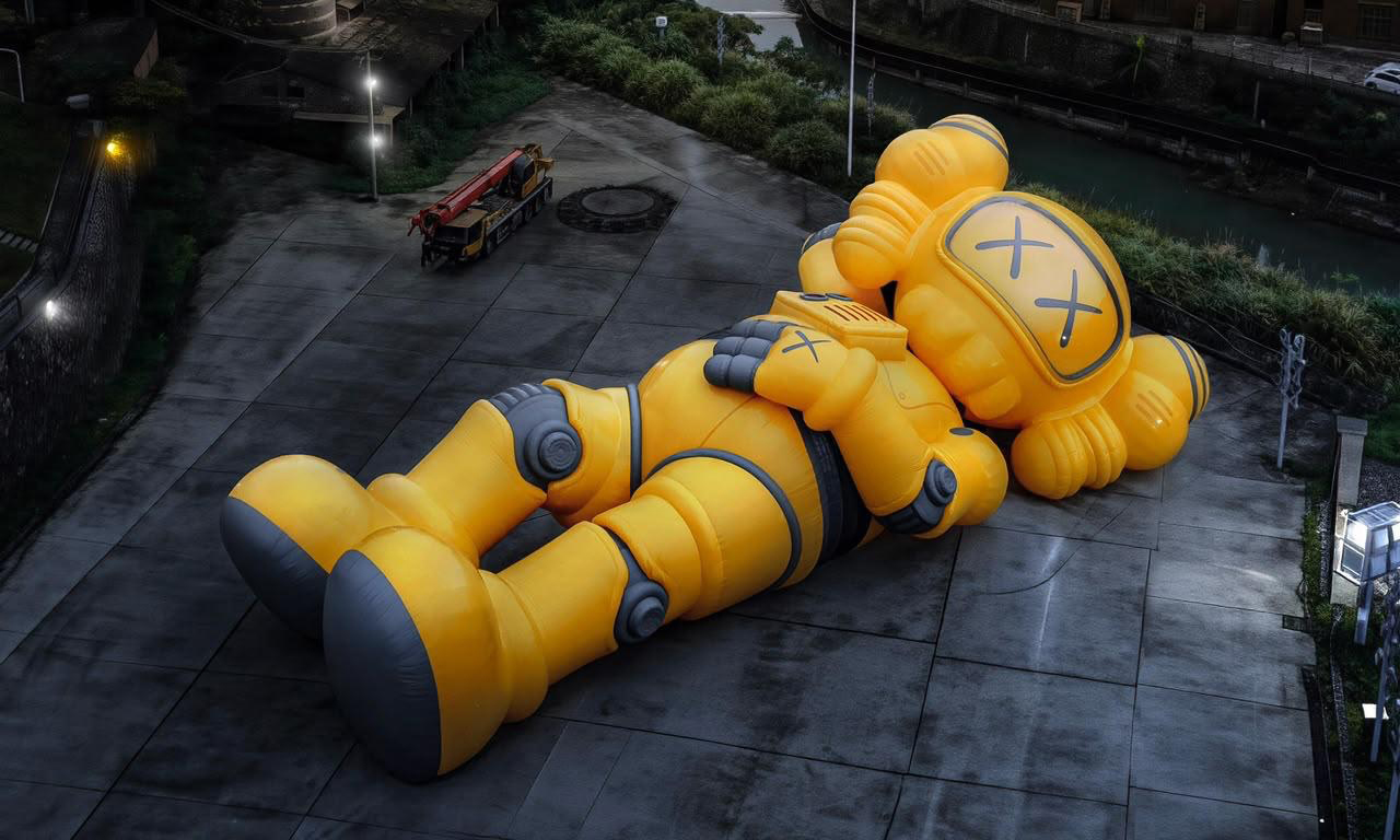 《KAWS:HOLIDAY》最新一站登陆杭州西湖
