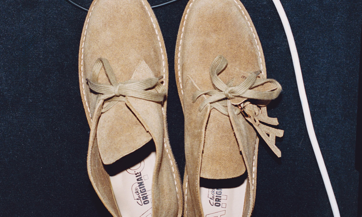 A.P.C. 携手 Clarks Originals 推出 2026 秋冬合作系列