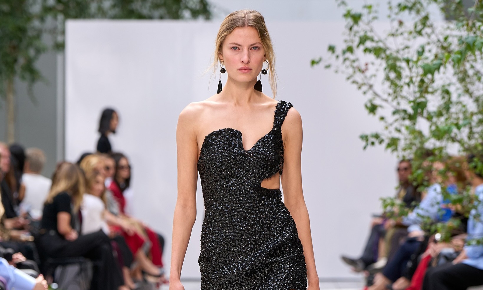 Michael Kors 发布 2027 春夏系列
