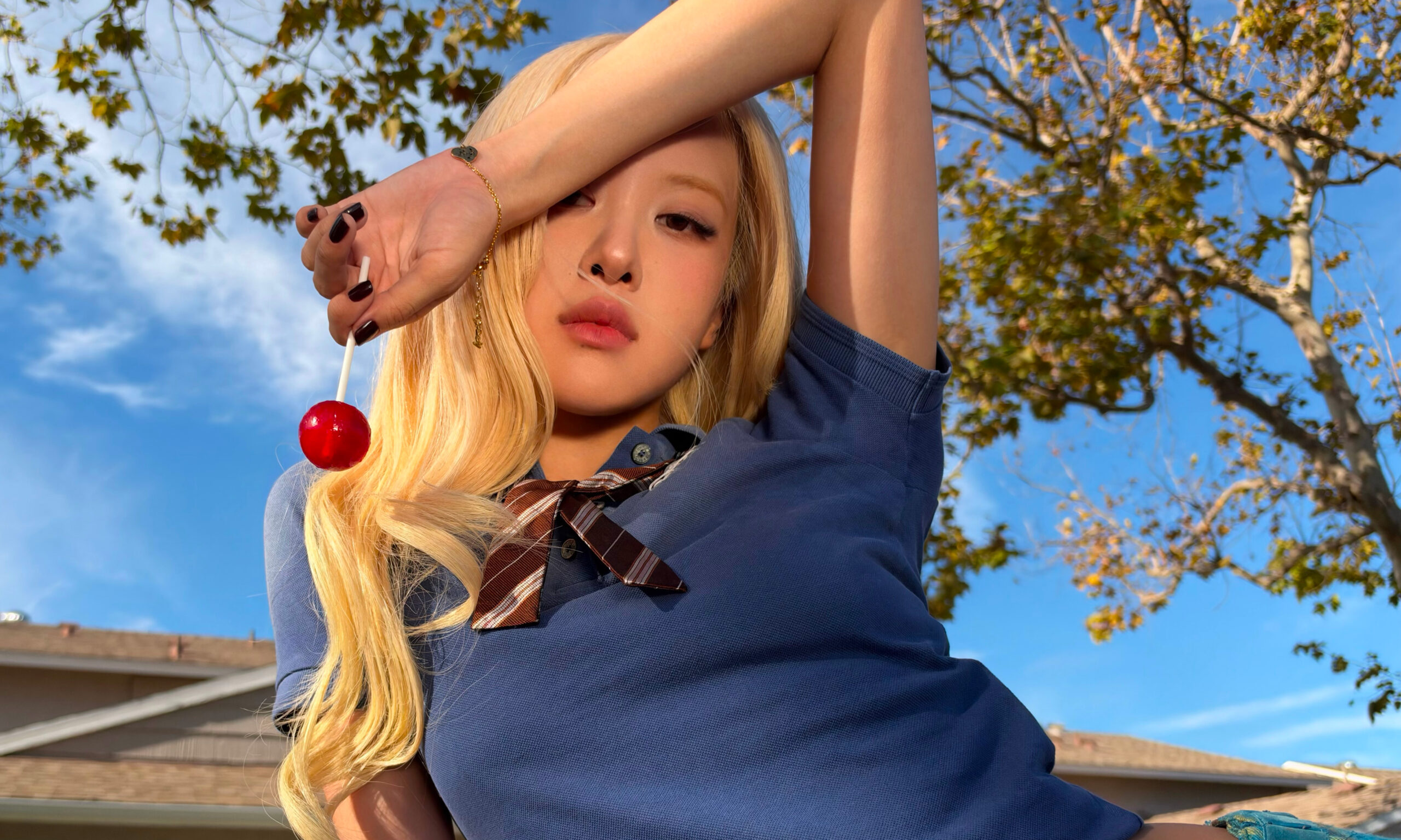 ROSÉ 全新单曲「New Trick」MV 发布，全程使用 iPhone 18 Pro 拍摄
