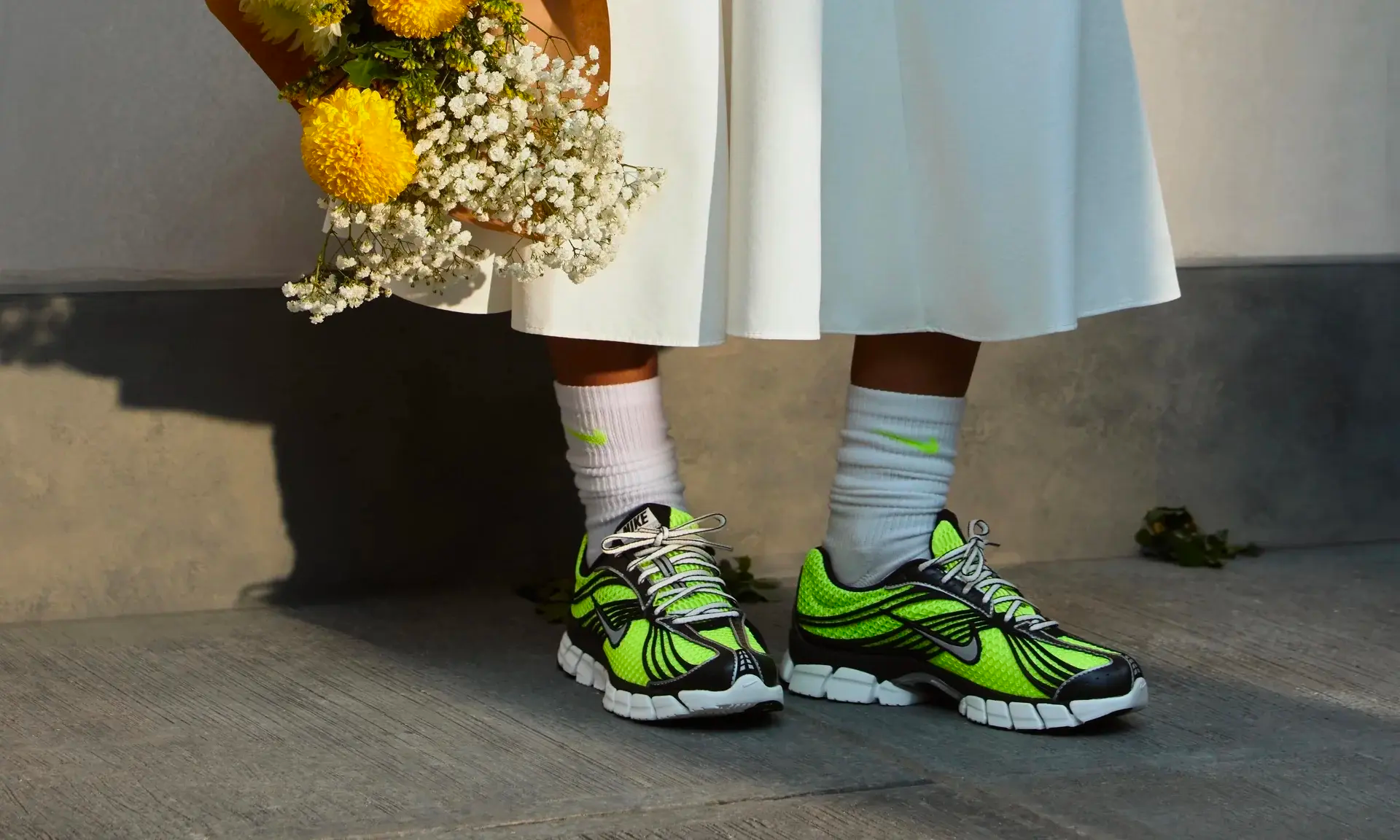 不靠联名、不靠明星，Nike 这双「冷门跑鞋」成为社媒和街拍主角？