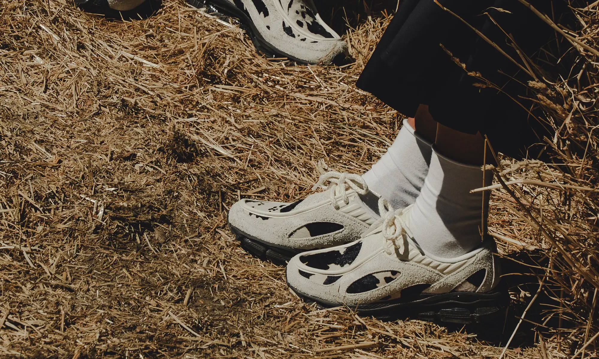 这双「没有 N 标」的 New Balance，为什么反而火了？