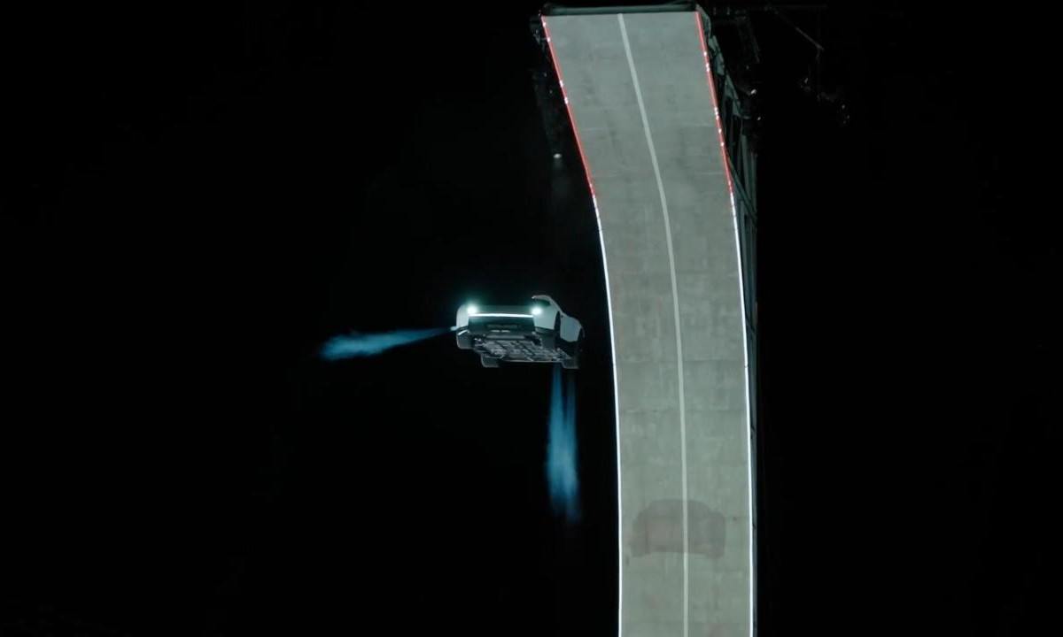 Tesla 发布可飞行超级跑车 Roadster，搭载 SpaceX 推进技术
