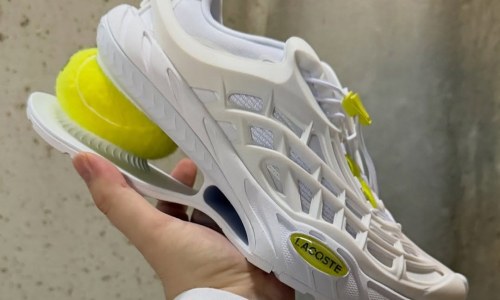 LACOSTE 把一颗真网球塞进了鞋底