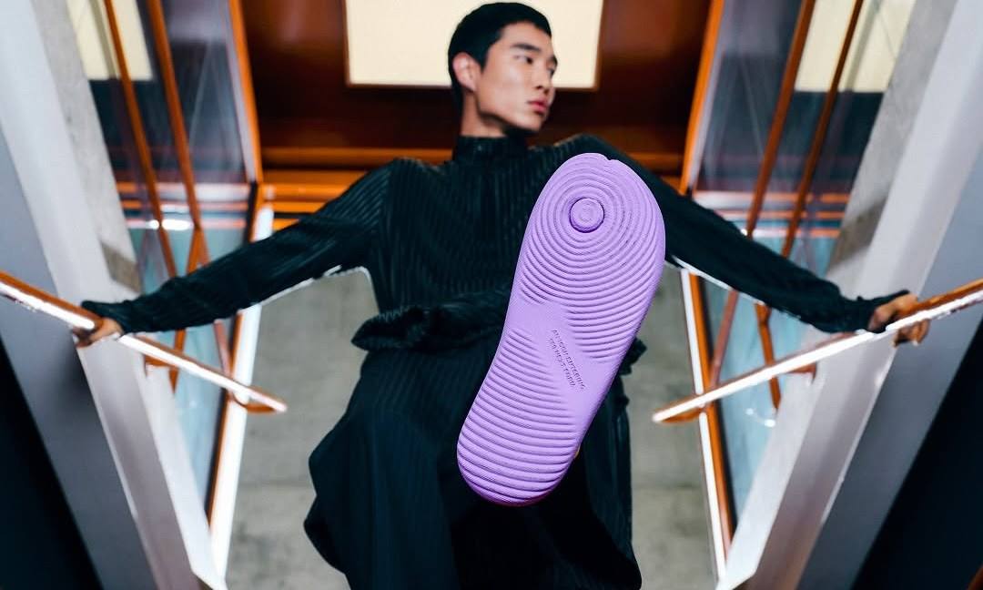 Havaianas 携手 Zellerfeld 推出全新 Top Toe Mule 联名鞋款
