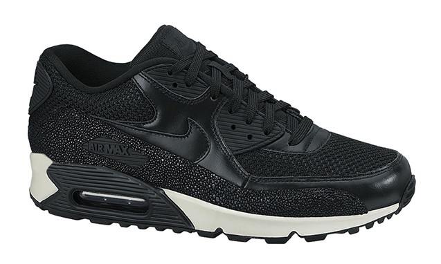 奇异新材质，Nike 推出 Stingray 系列鞋款