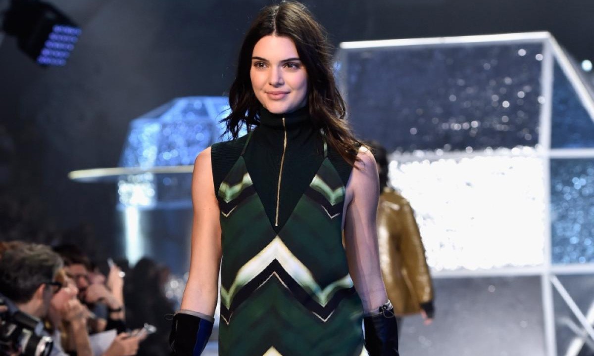 Kendall Jenner 助阵 H&M 2015 秋冬巴黎时装周秀