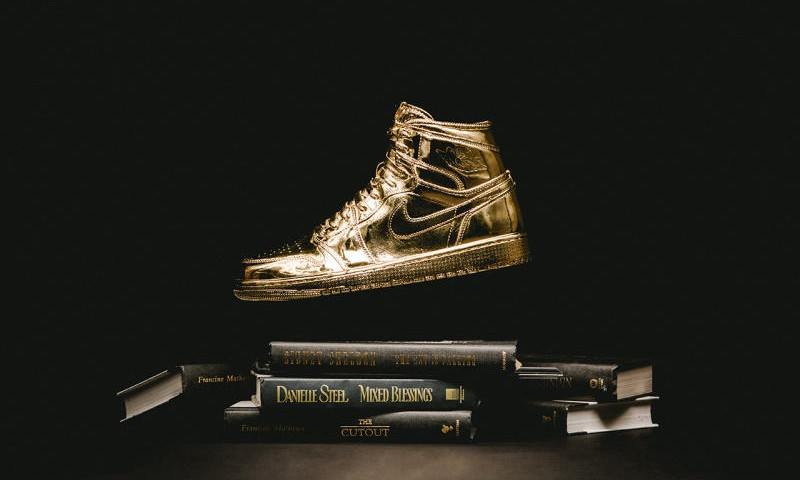 艺术家 Matthew Senna 打造纯金 Air Jordan 1 模型