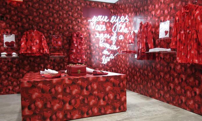一见钟情，Valentino 于纽约 Dover Street Market 设立展示空间