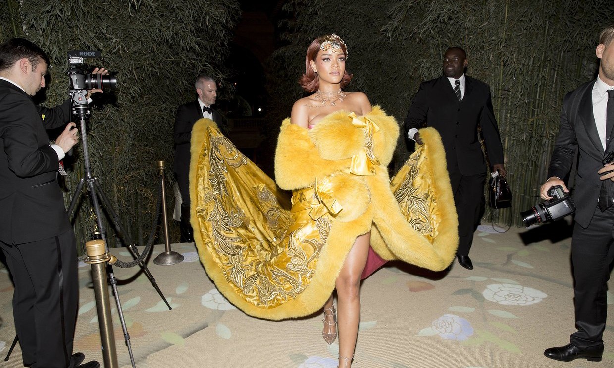 2015 Met Ball Rihanna 身着郭培高级定制《一千零二夜》亮相红毯并接受采访