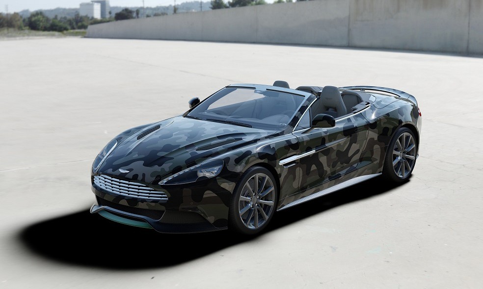 Valentino 为 Cash & Rocket 打造限定 Aston Martin Vanquish 迷彩跑车