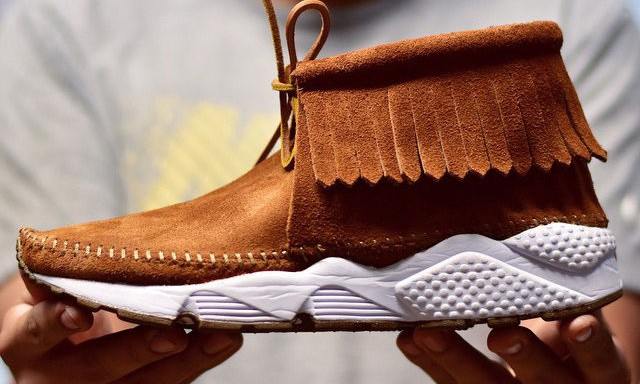 给你一个全新的公式：Nike + Minnetonka = visvim