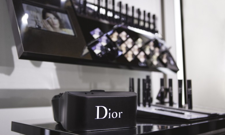 Dior「Eyes」搭载  Virtual Reality 打造 “秀场后台” 感官体验