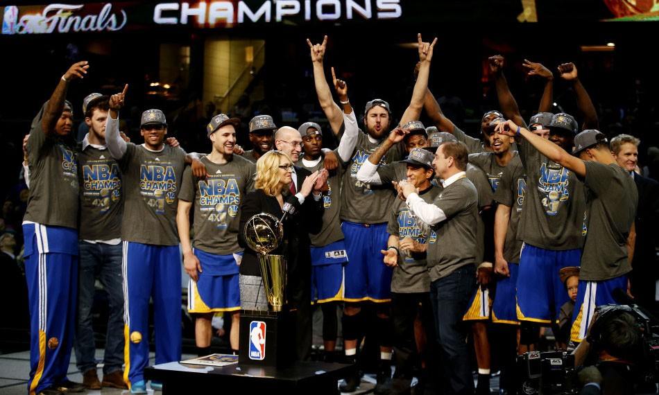金州勇士队问鼎 2014-2015 赛季 NBA 总冠军