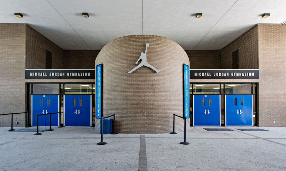 Jordan Brand 诞生 30 周年，特翻修 Michael Jordan 母校高中体育馆
