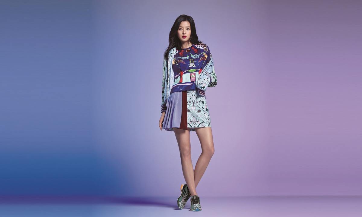 张扬女性魅力，adidas Originals by Mary Katrantzou 2015 春夏系列即将登场