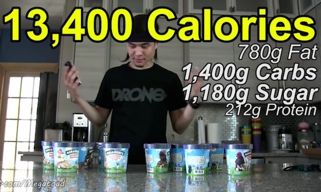 大胃王冠军 Matt Stonie 挑战 12 品脱 Ben & Jerry’s 冰淇淋