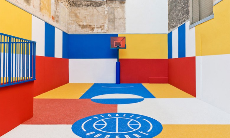 Pigalle 于巴黎街区的公寓楼之间建造彩色篮球场