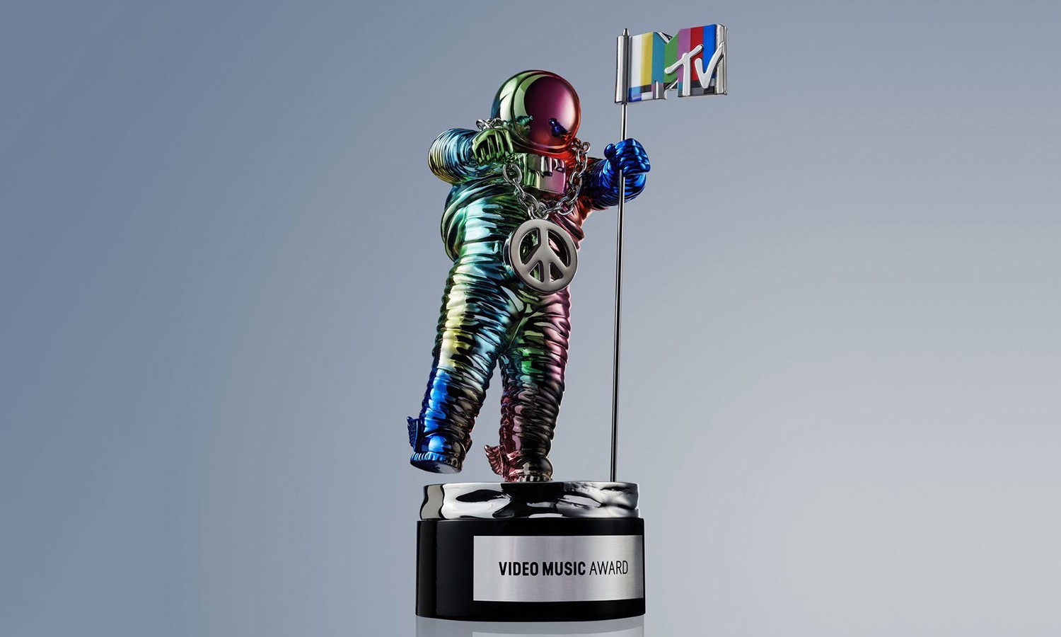 Jeremy Scott 主持设计，MTV 音乐录影带大奖奖杯亮相