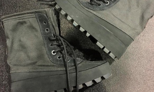 能否再引热潮？Yeezy 950 Boot 细节预览